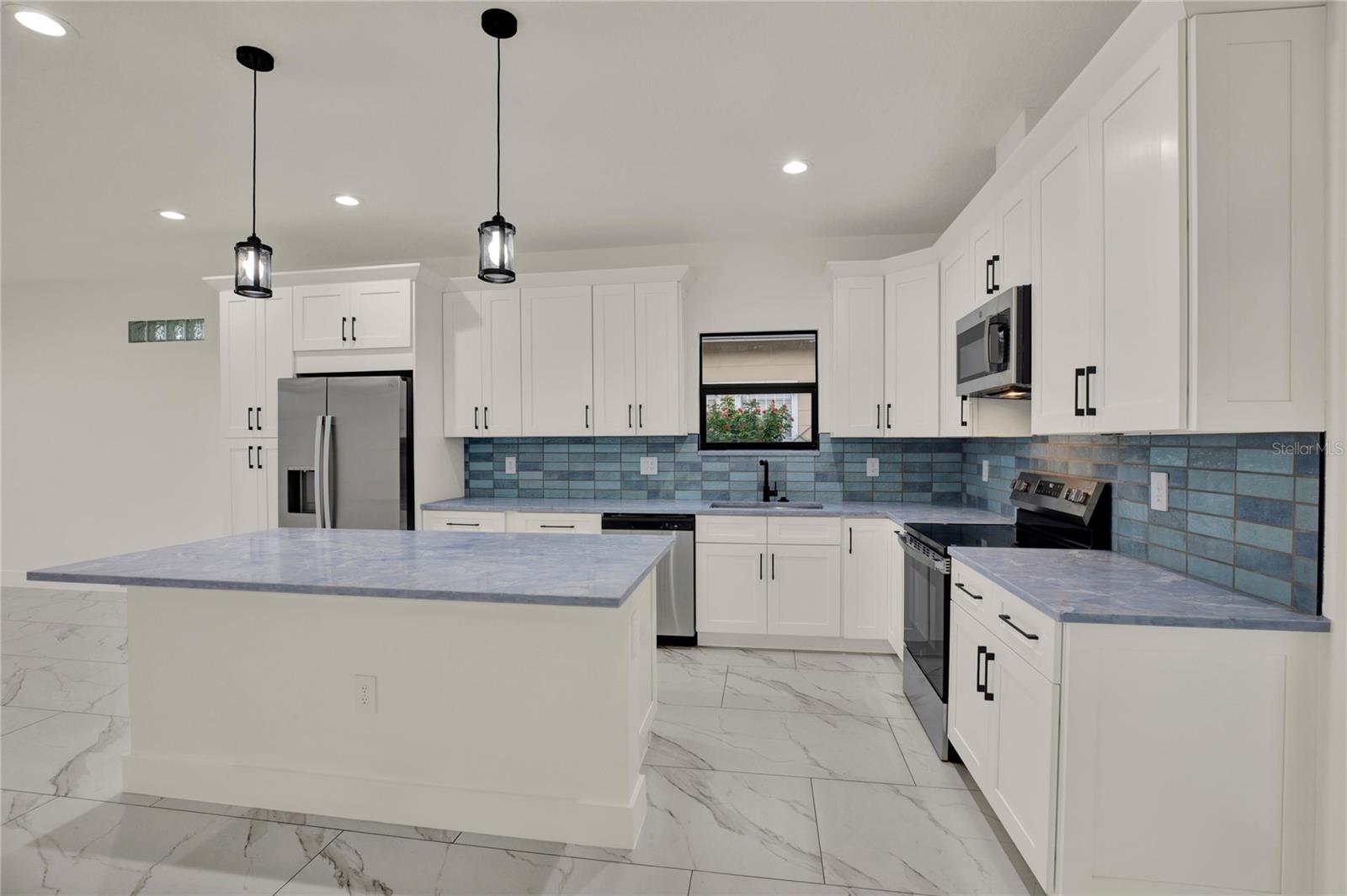2725 W GREEN ST — photo 3