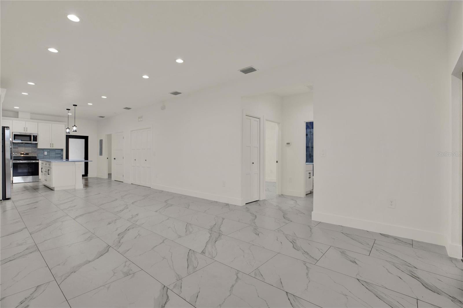 2725 W GREEN ST — photo 9