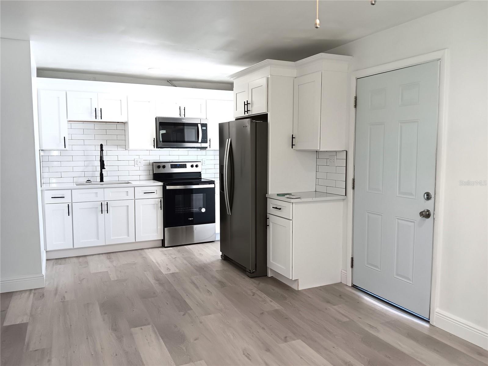 885 BELTREES ST #15 — photo 4
