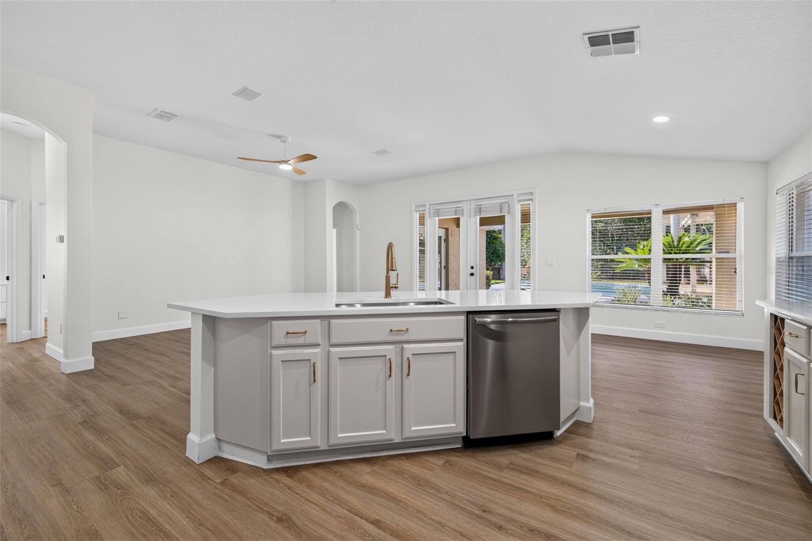 4602 DUNNIE DR — photo 34