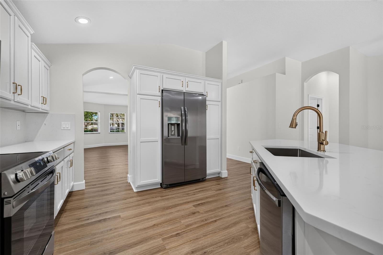4602 DUNNIE DR — photo 10