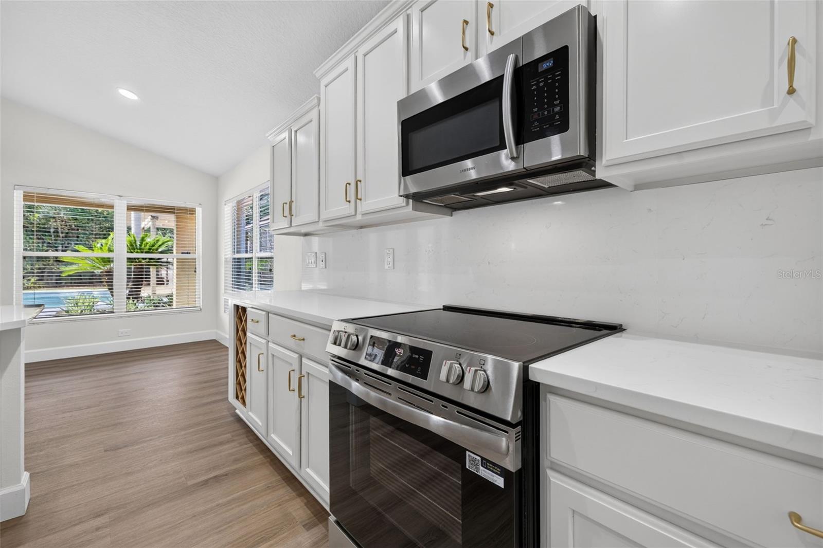 4602 DUNNIE DR — photo 8