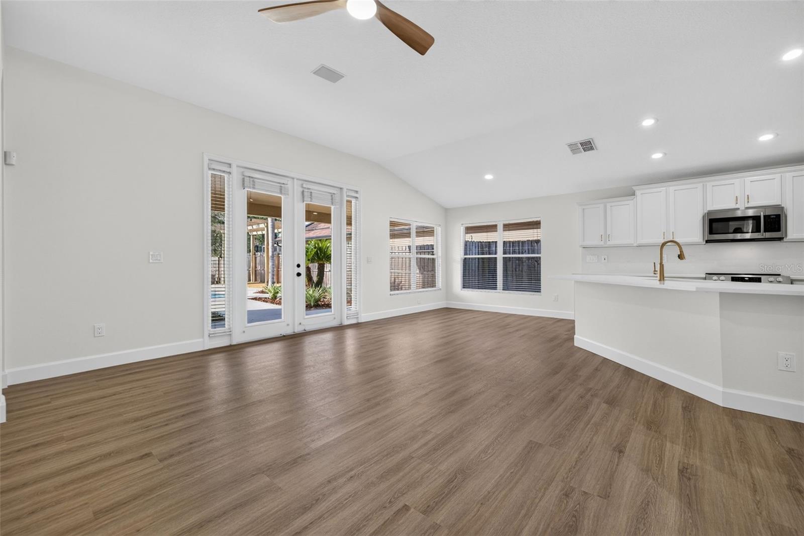 4602 DUNNIE DR — photo 32