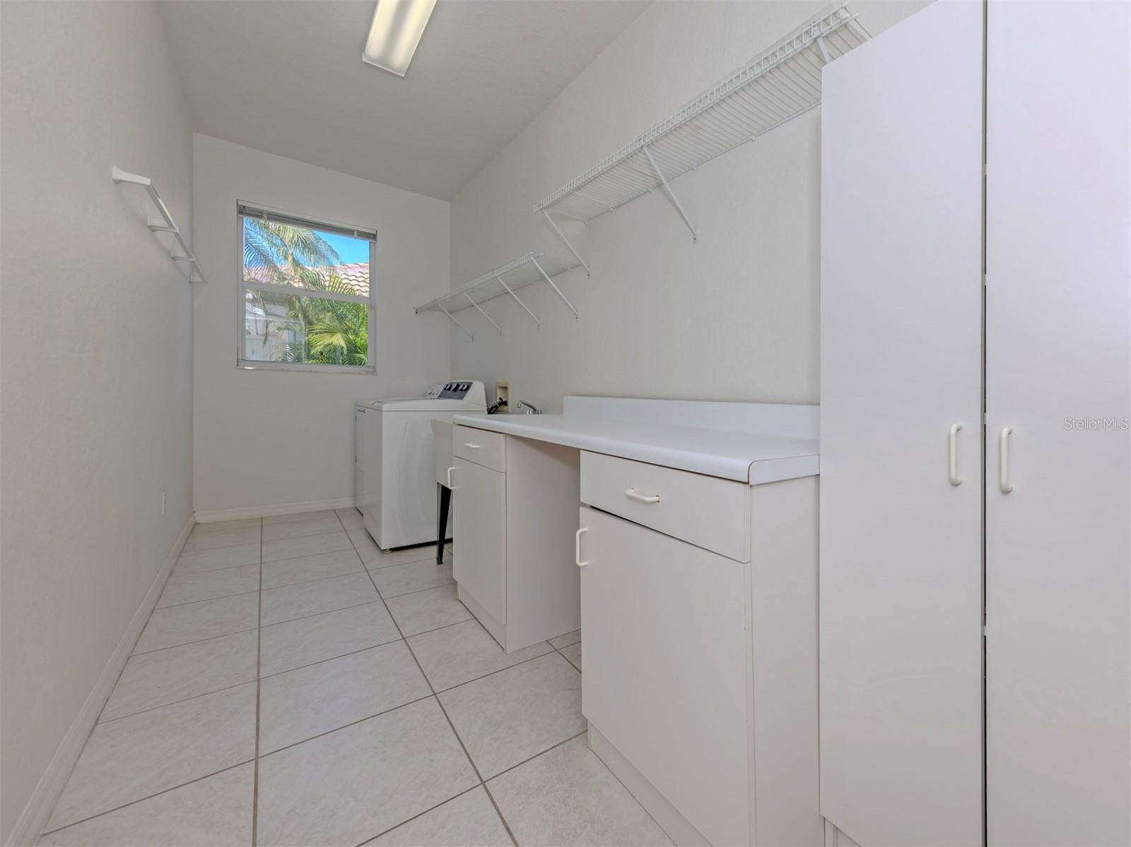 915 BALL DR — photo 26