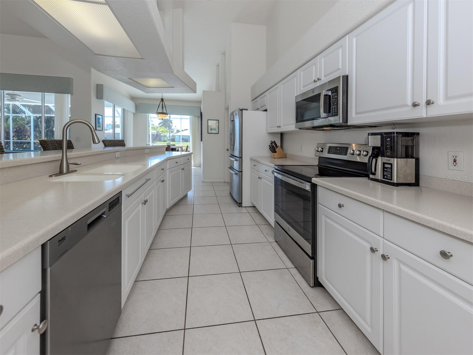 915 BALL DR — photo 11