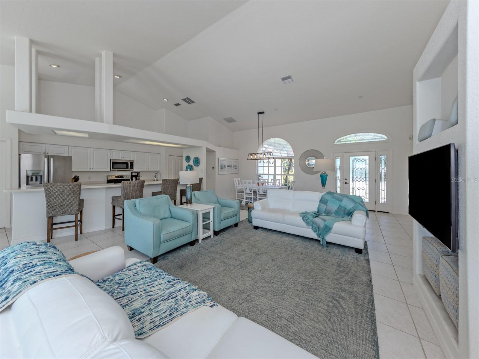 915 BALL DR — photo 8