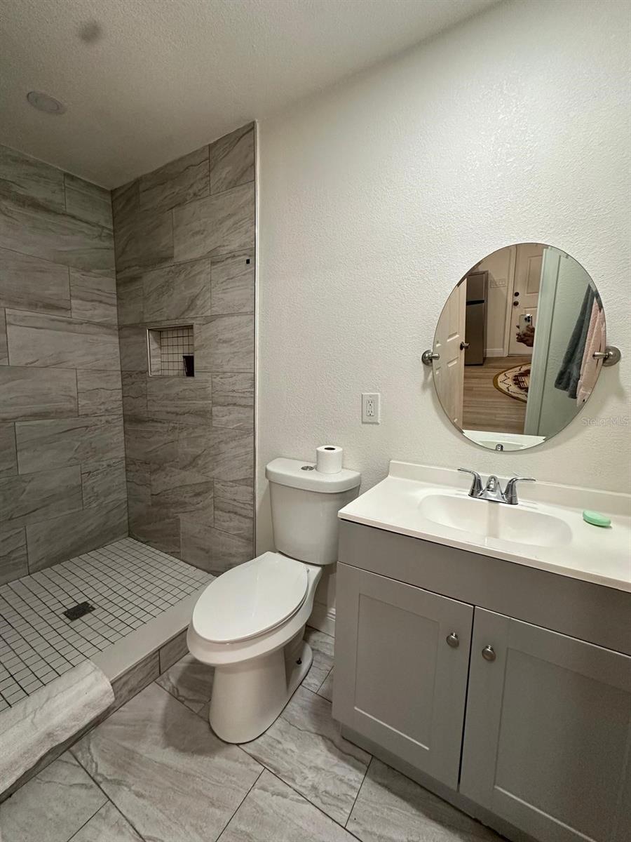 8923 N LYNN AVE — photo 46