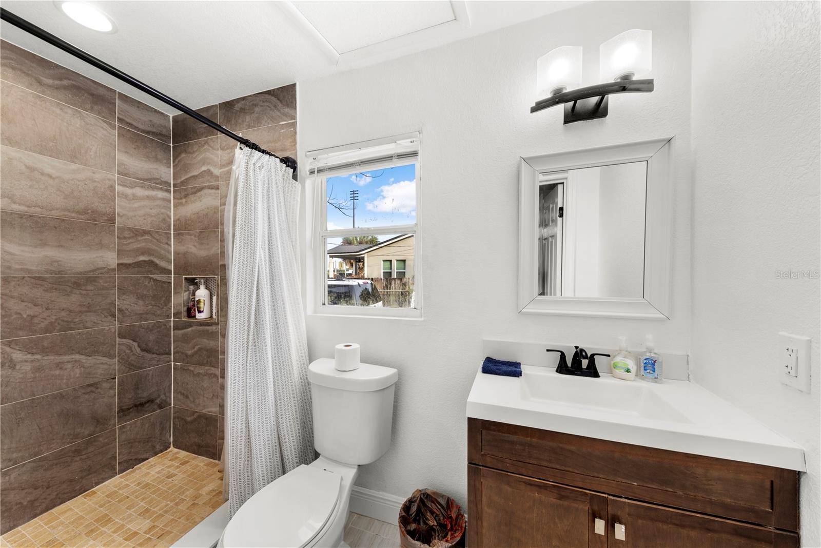 8923 N LYNN AVE — photo 27