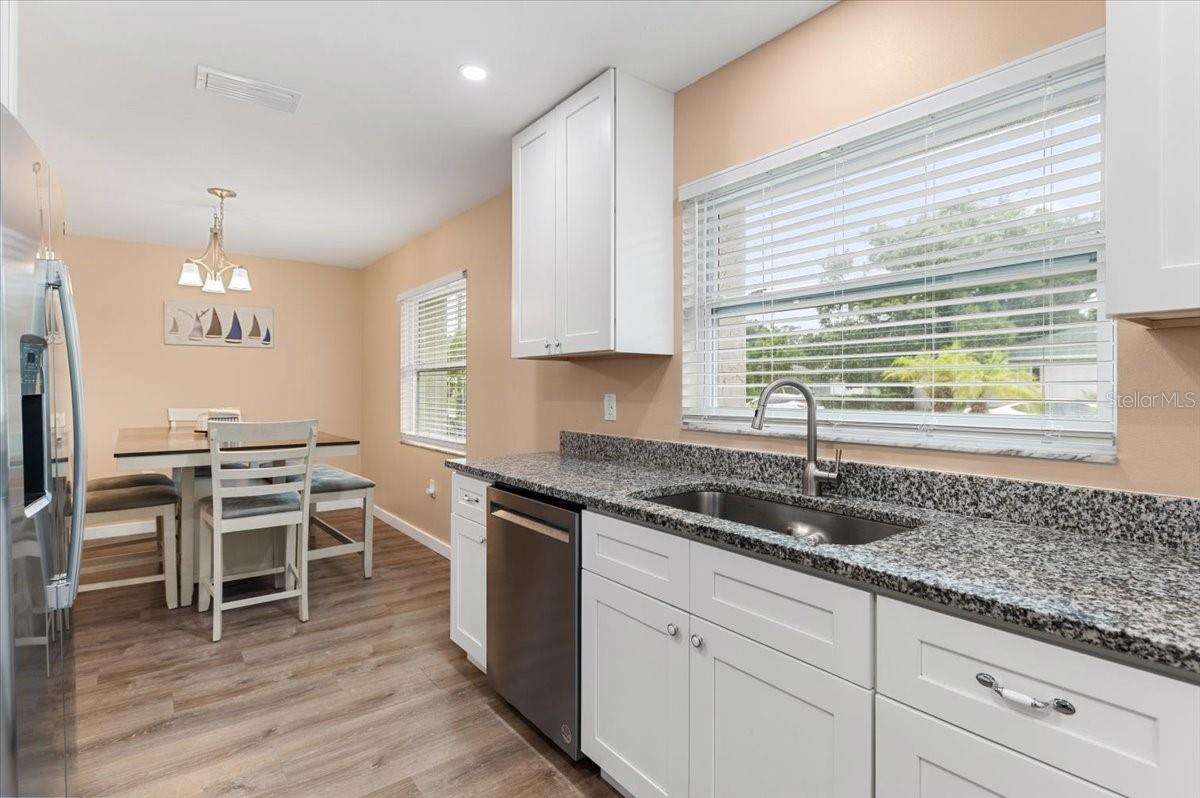 3452 BAY ST — photo 14