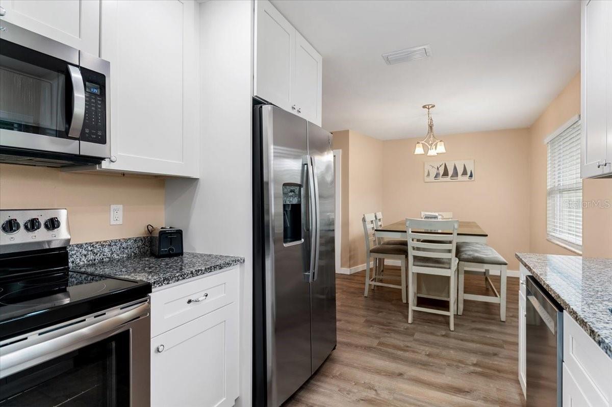 3452 BAY ST — photo 13