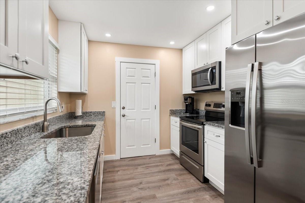 3452 BAY ST — photo 11