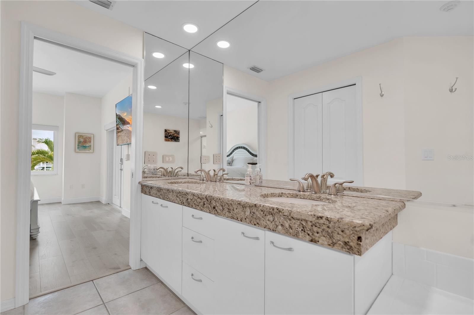 862 HUDSON AVE #862 — photo 37