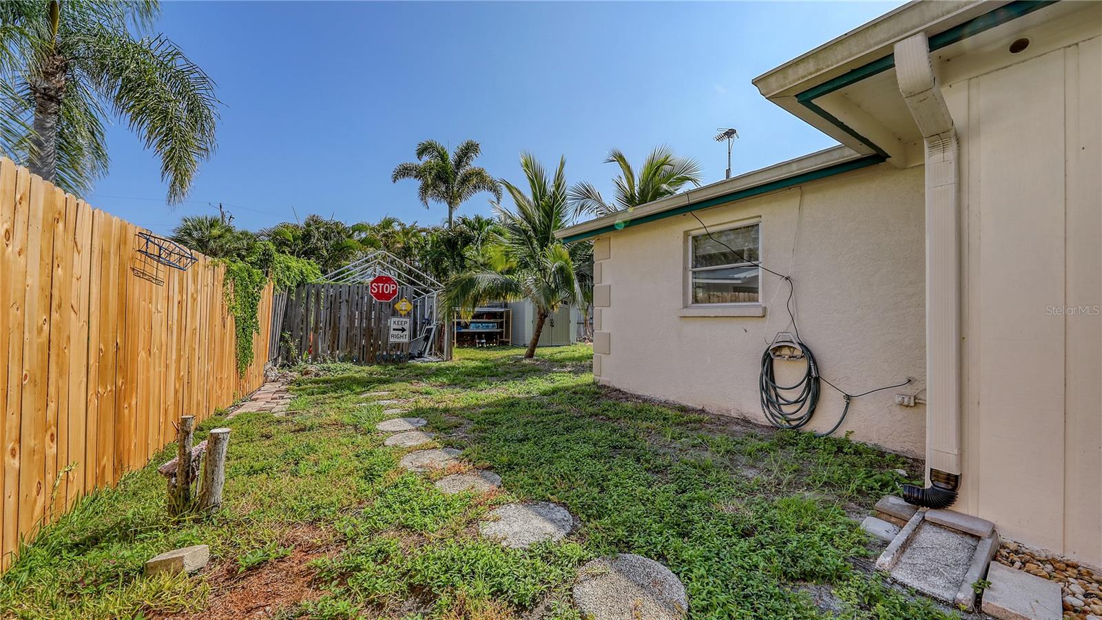 5302 LAS ROSAS — photo 28