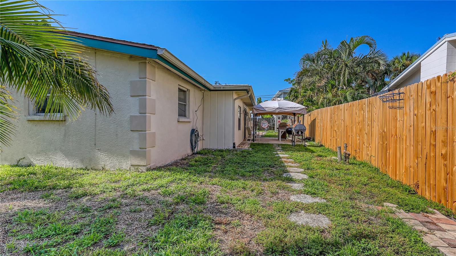 5302 LAS ROSAS — photo 25