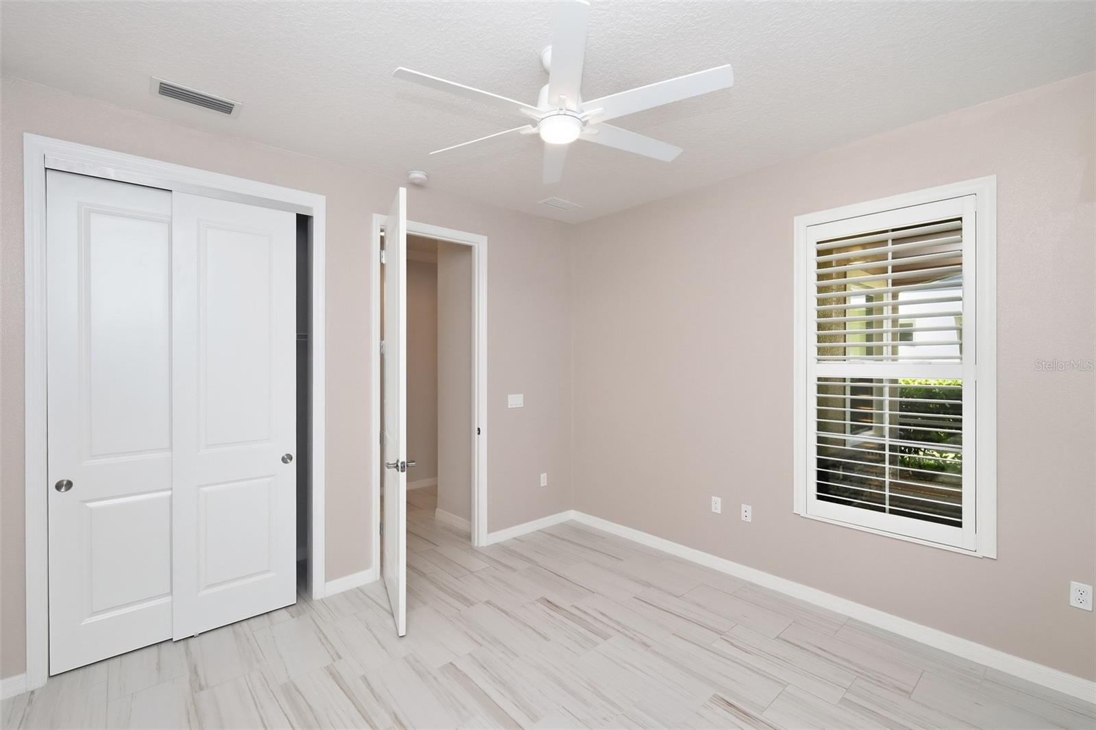 125 COLEBROOK CT — photo 22