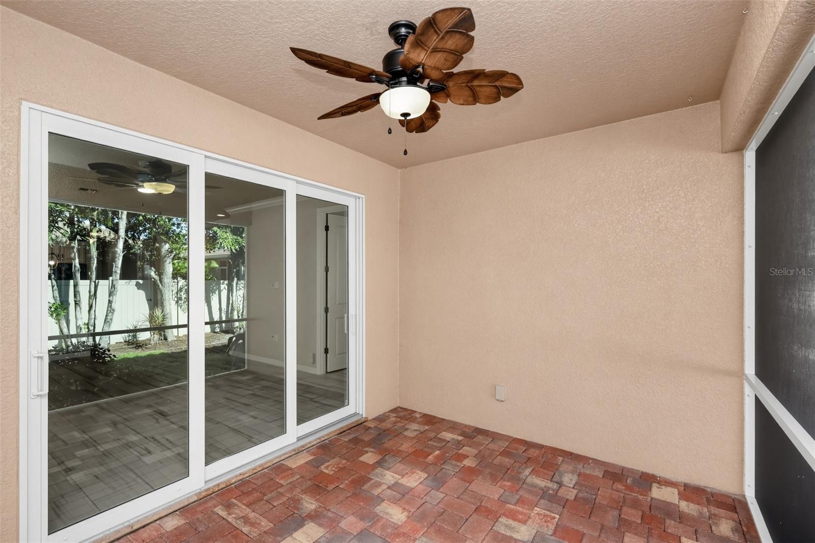 125 COLEBROOK CT — photo 28