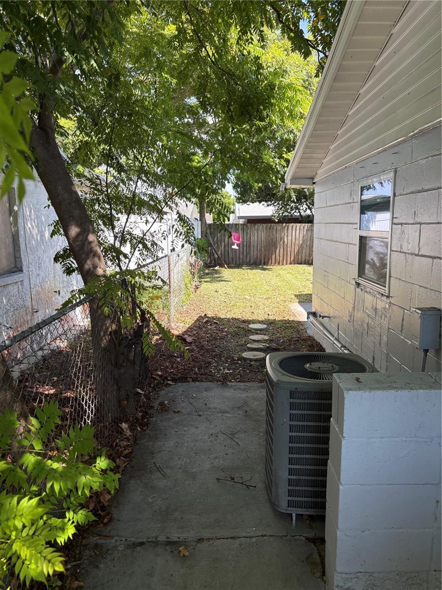 7325 IVANHOE DR — photo 9