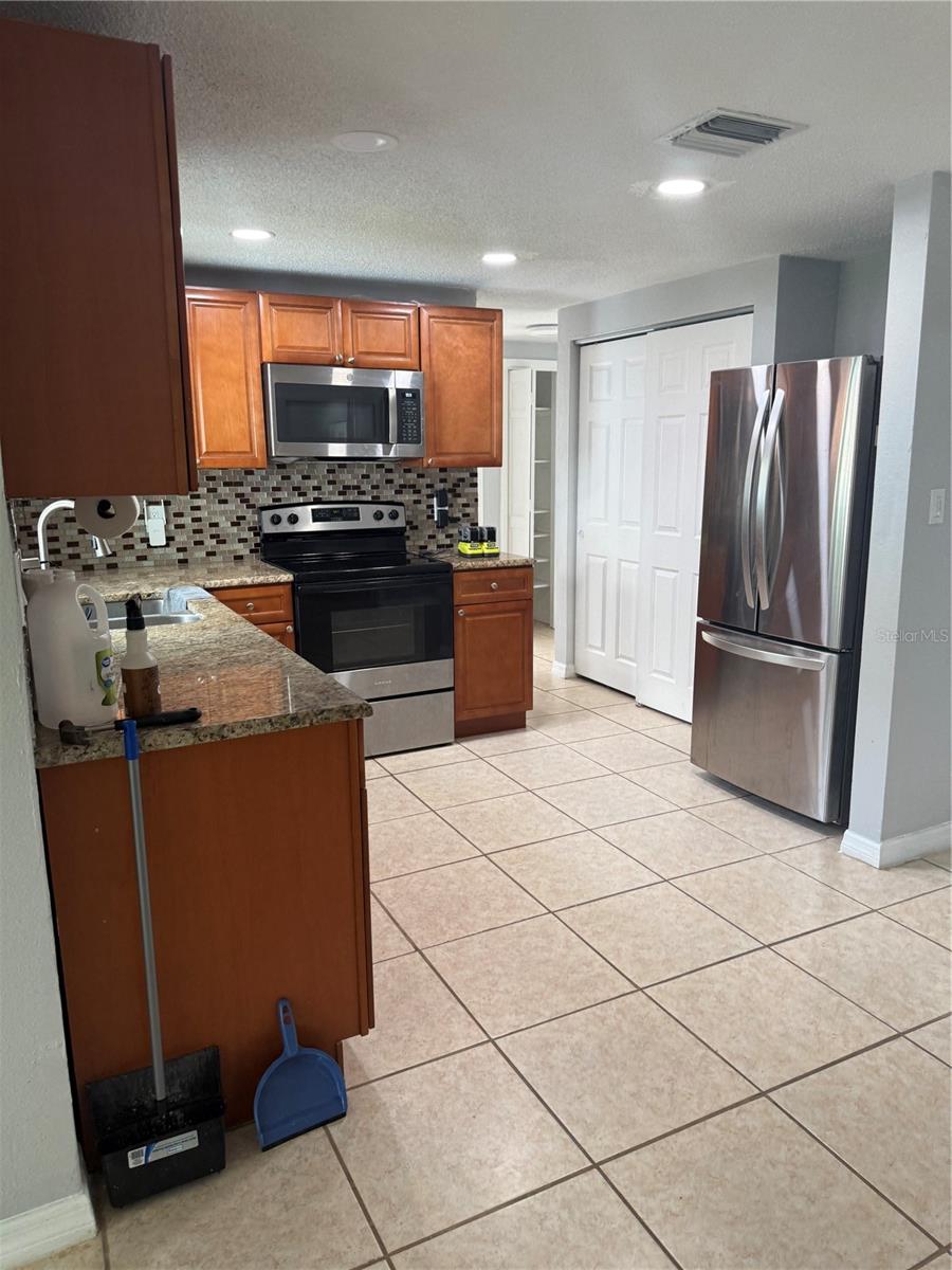 7325 IVANHOE DR — photo 6