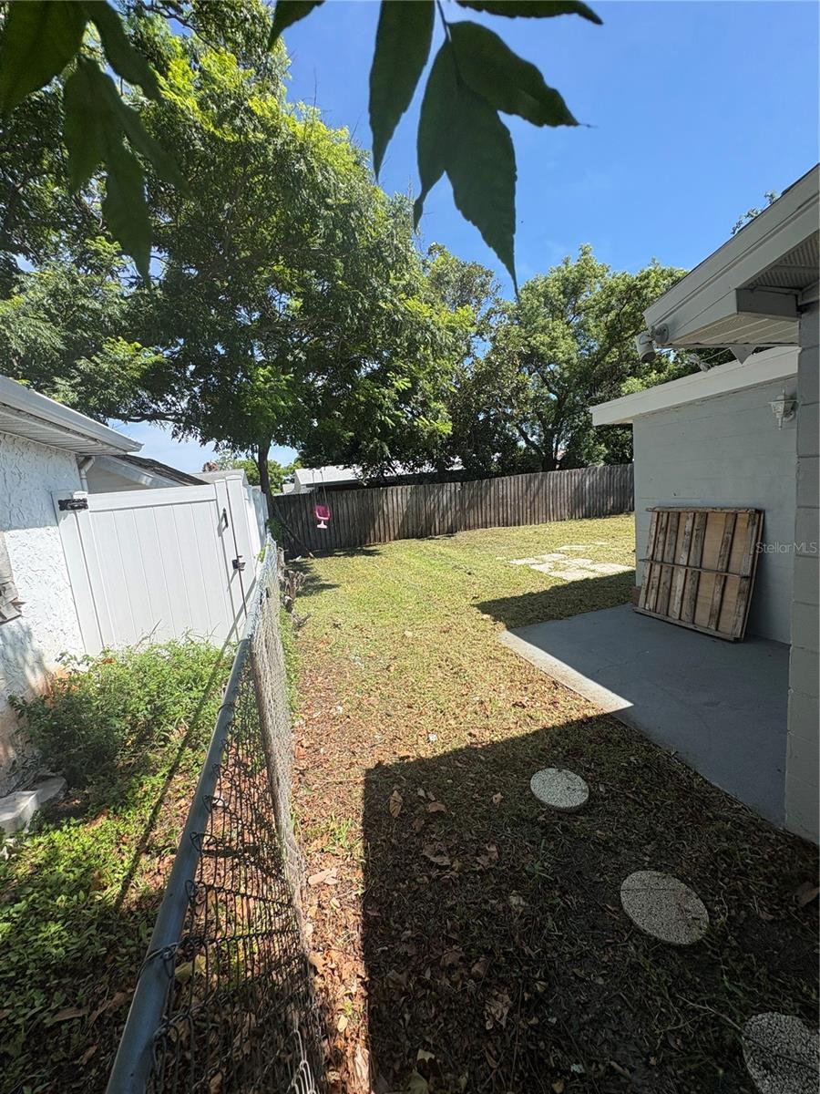 7325 IVANHOE DR — photo 8