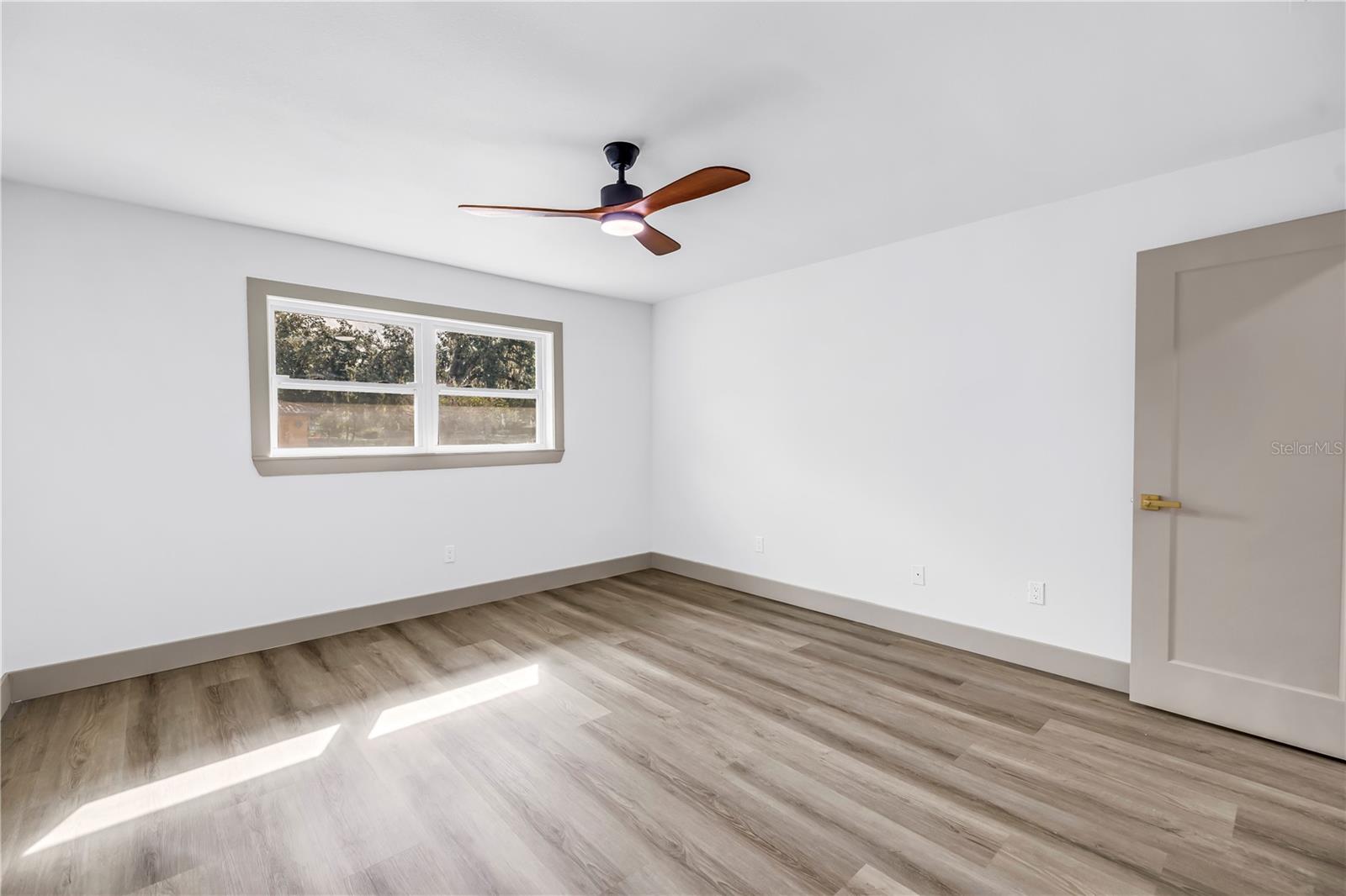 1116 N RIVERHILLS DR — photo 35