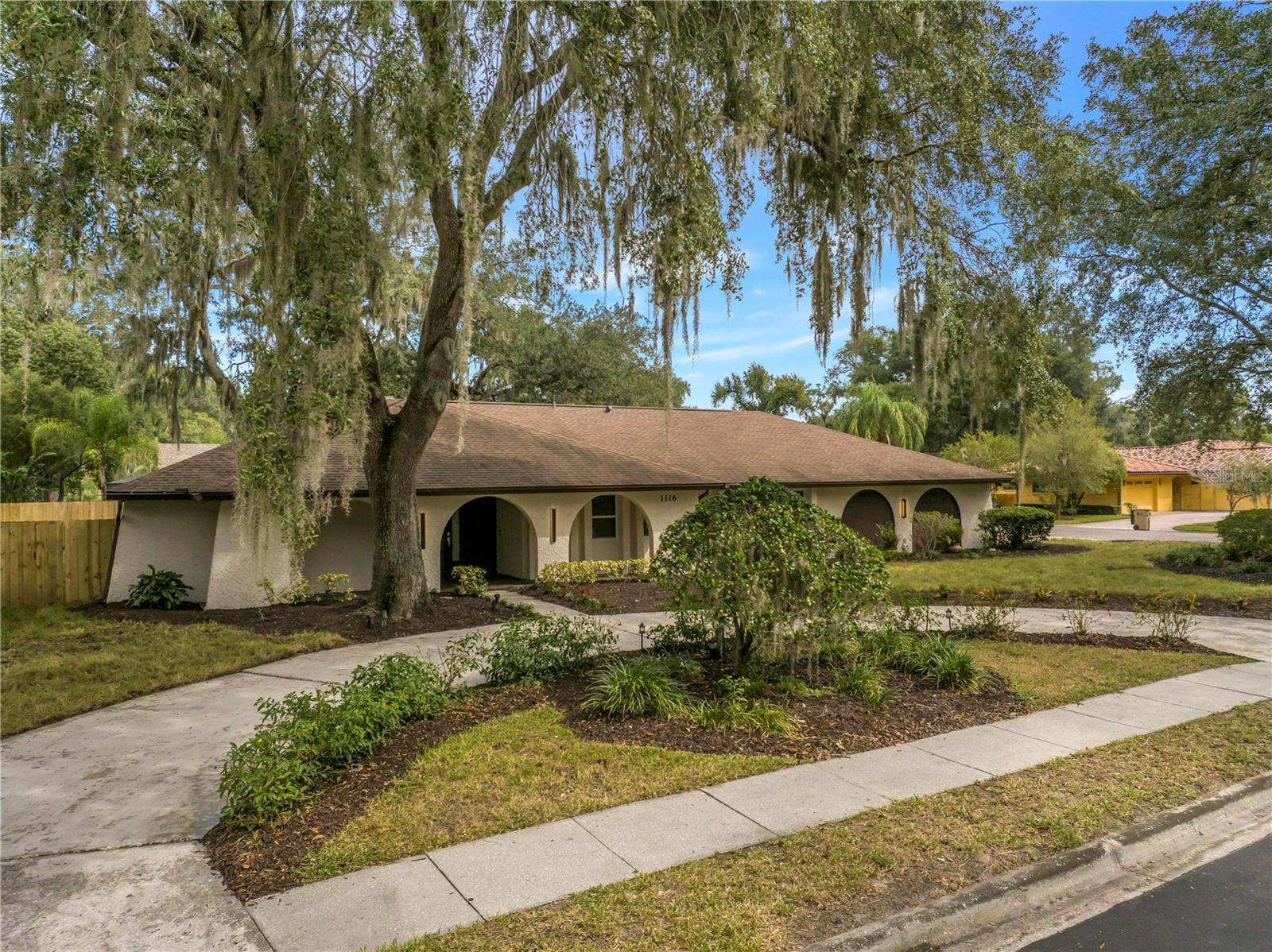 1116 N RIVERHILLS DR — photo 60