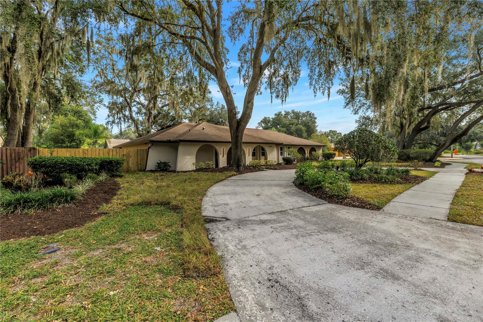 1116 N RIVERHILLS DR — photo 63