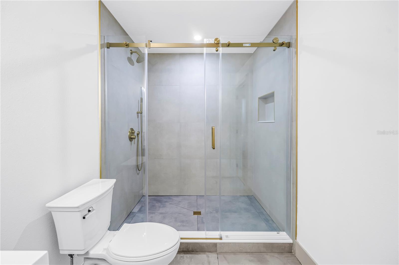 1116 N RIVERHILLS DR — photo 39