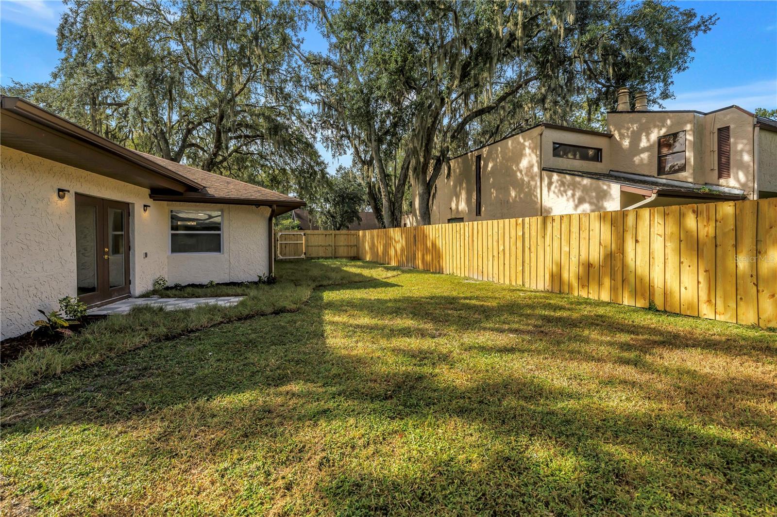 1116 N RIVERHILLS DR — photo 54