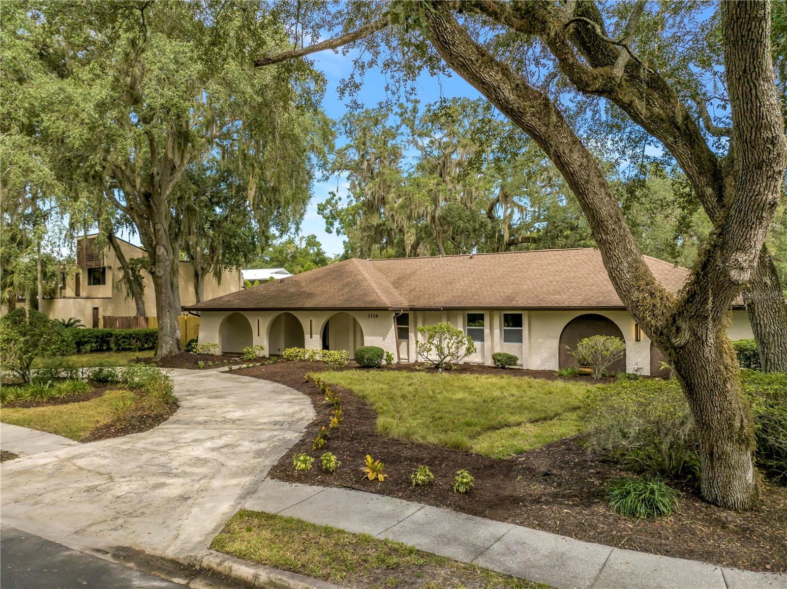 1116 N RIVERHILLS DR — photo 56