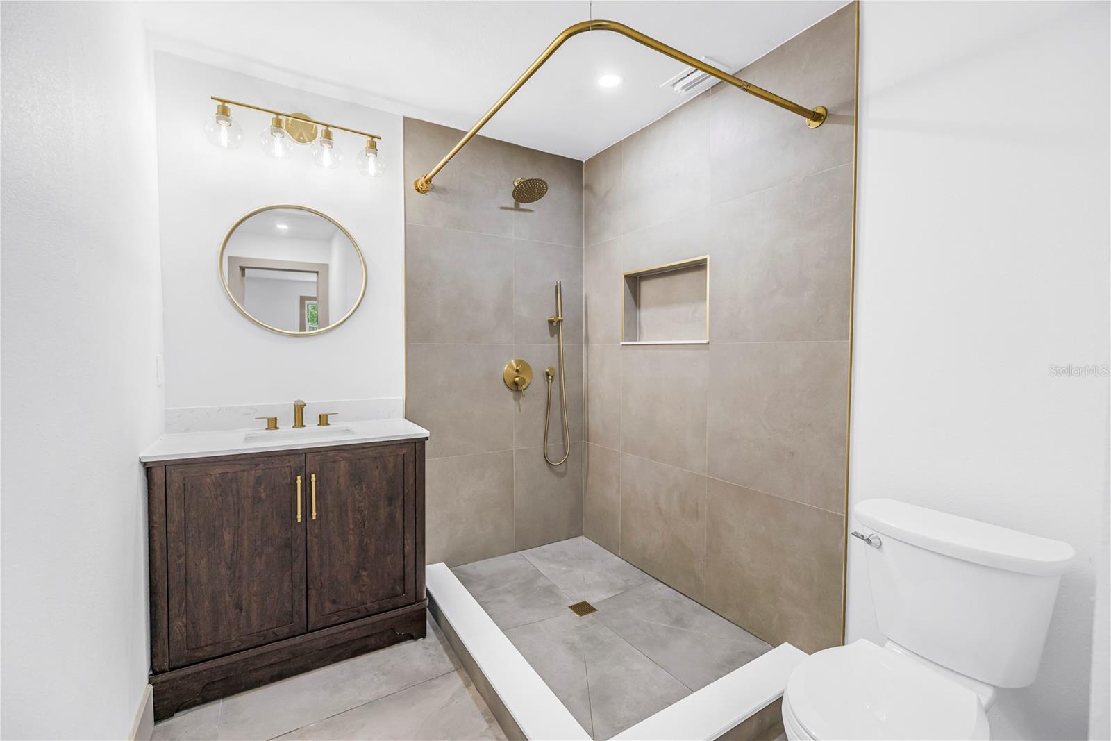 1116 N RIVERHILLS DR — photo 43
