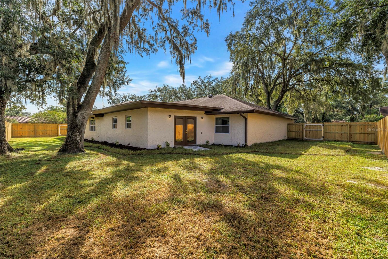 1116 N RIVERHILLS DR — photo 55
