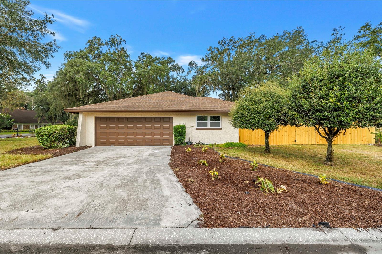 1116 N RIVERHILLS DR — photo 57