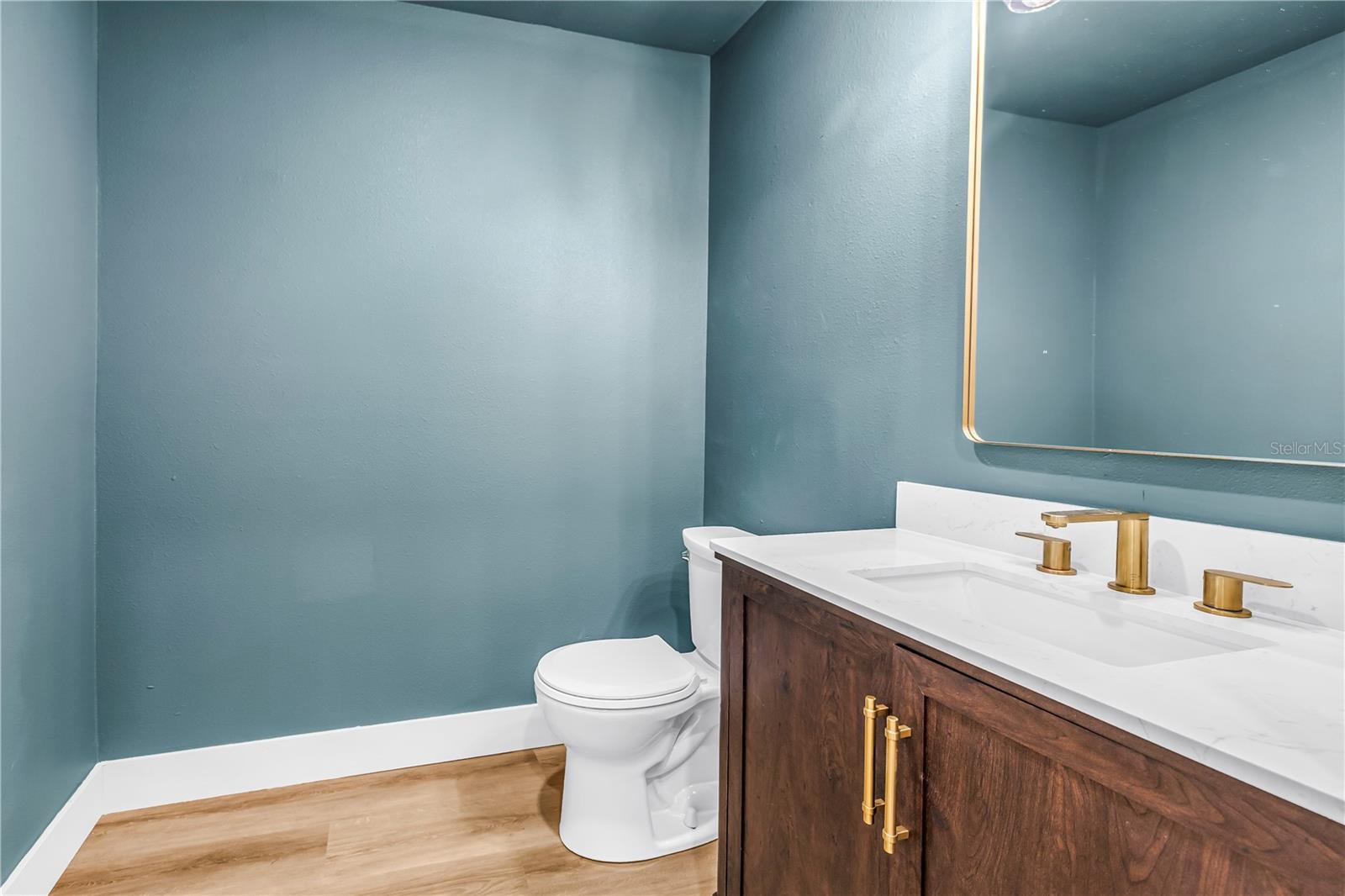 1116 N RIVERHILLS DR — photo 44