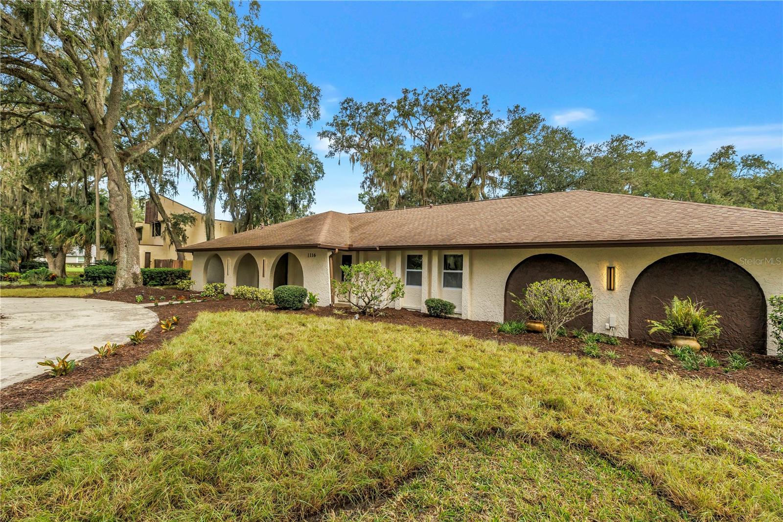 1116 N RIVERHILLS DR — photo 59