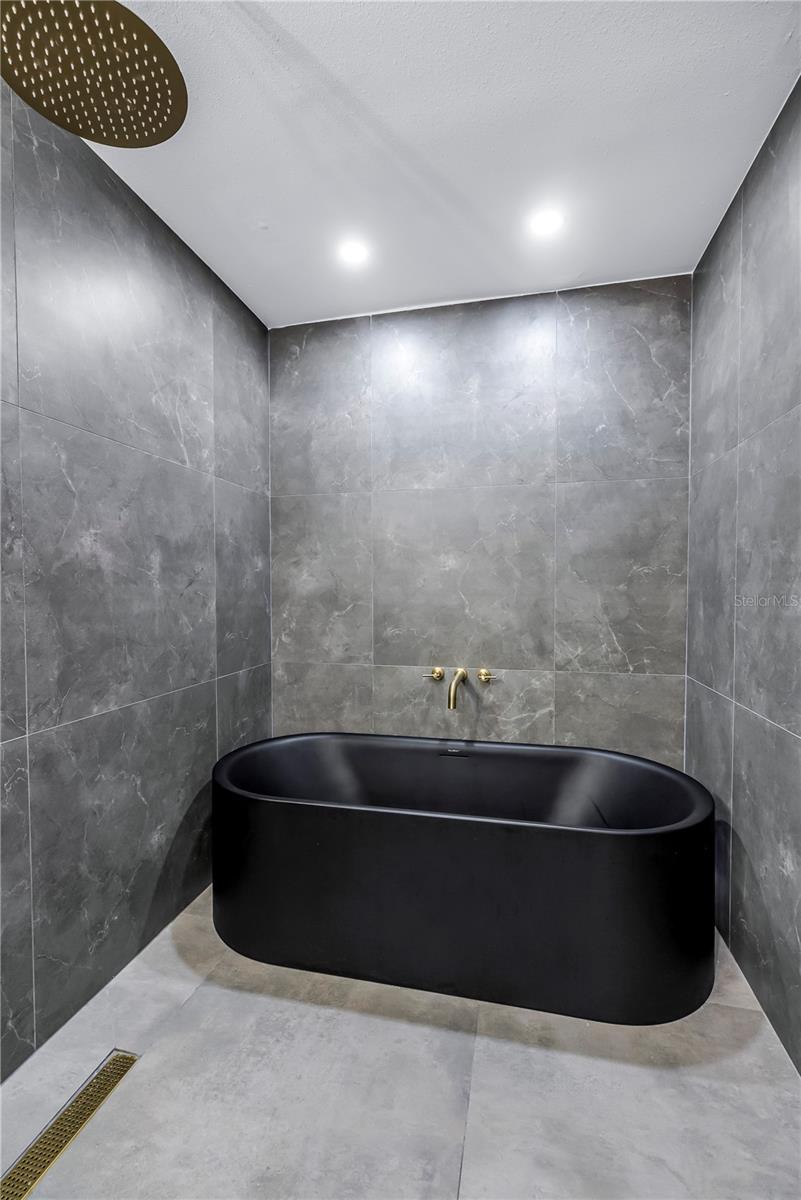 1116 N RIVERHILLS DR — photo 34