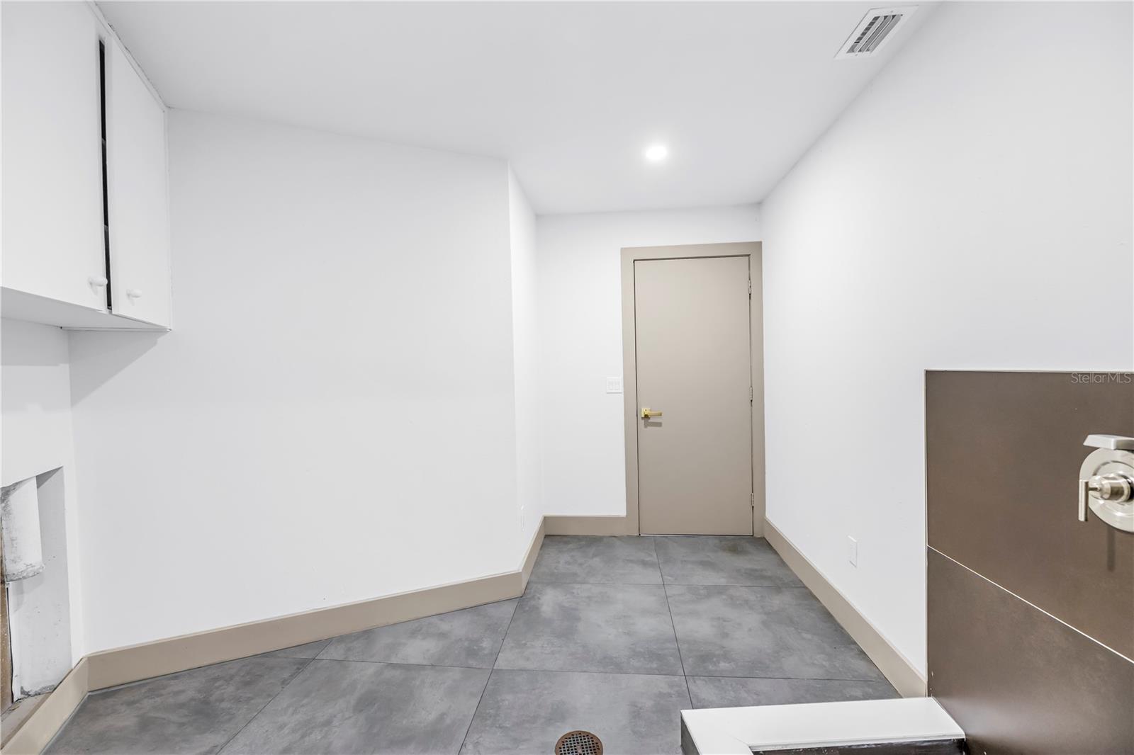 1116 N RIVERHILLS DR — photo 51