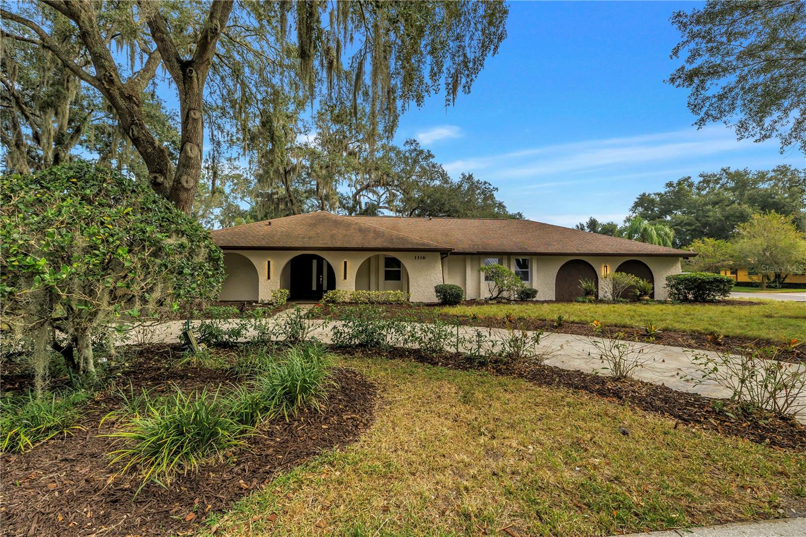 1116 N RIVERHILLS DR — photo 62