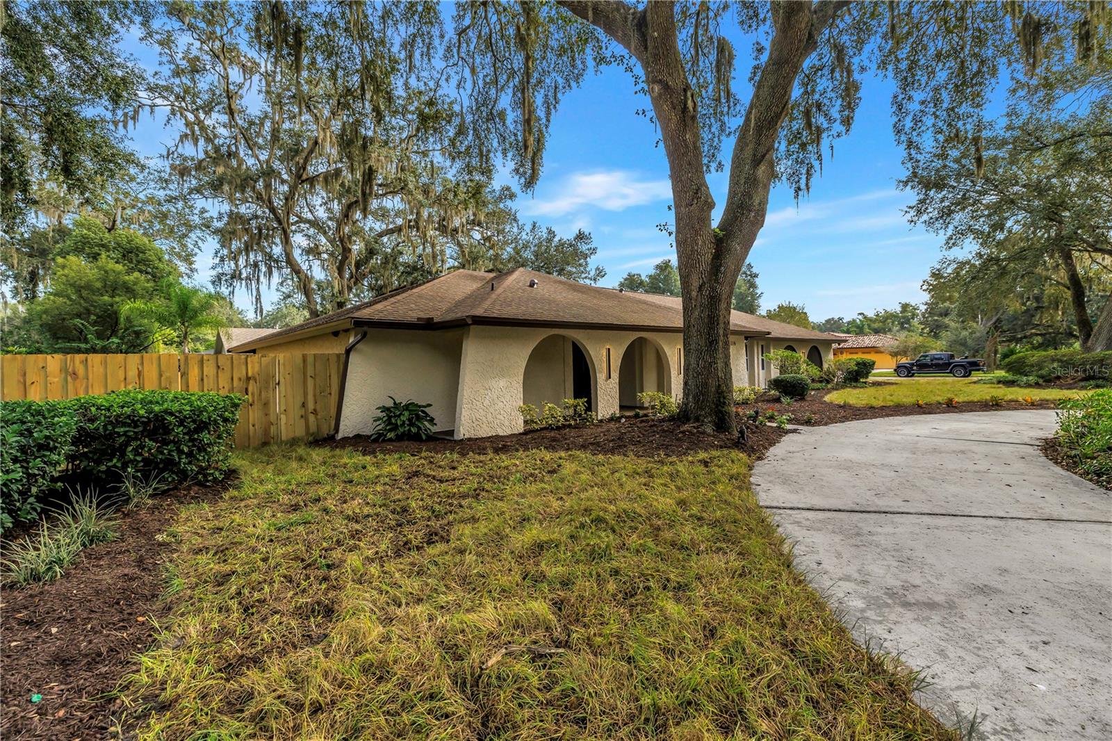 1116 N RIVERHILLS DR — photo 64