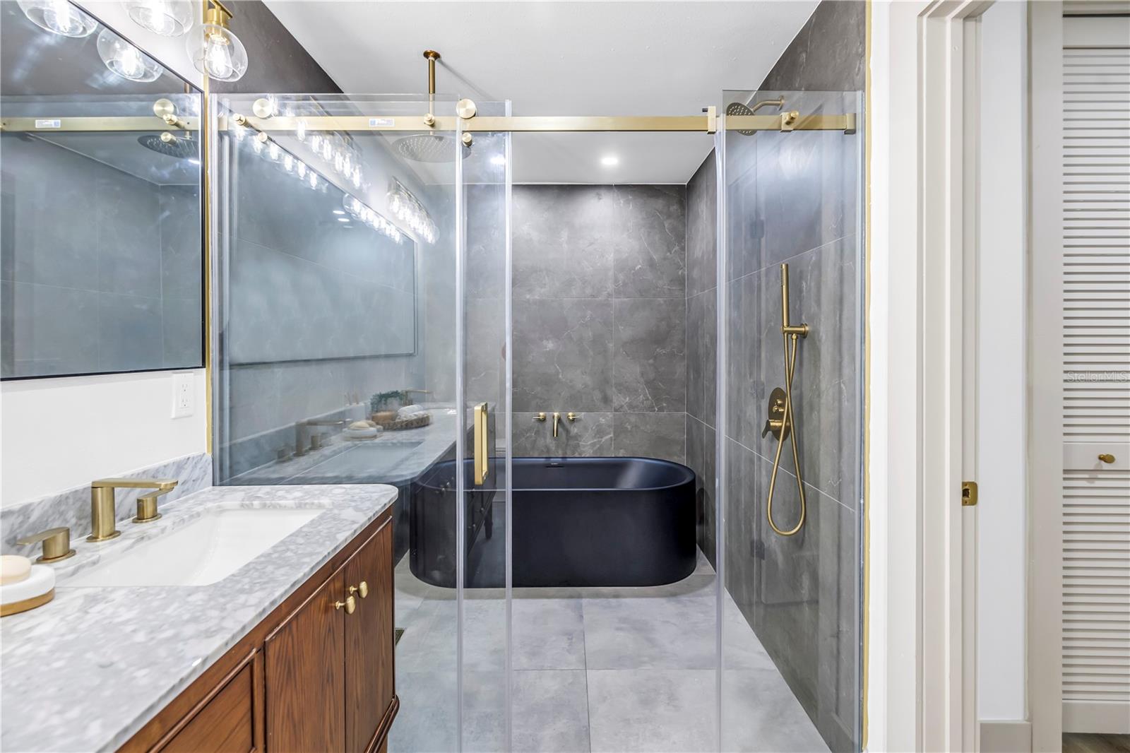 1116 N RIVERHILLS DR — photo 33