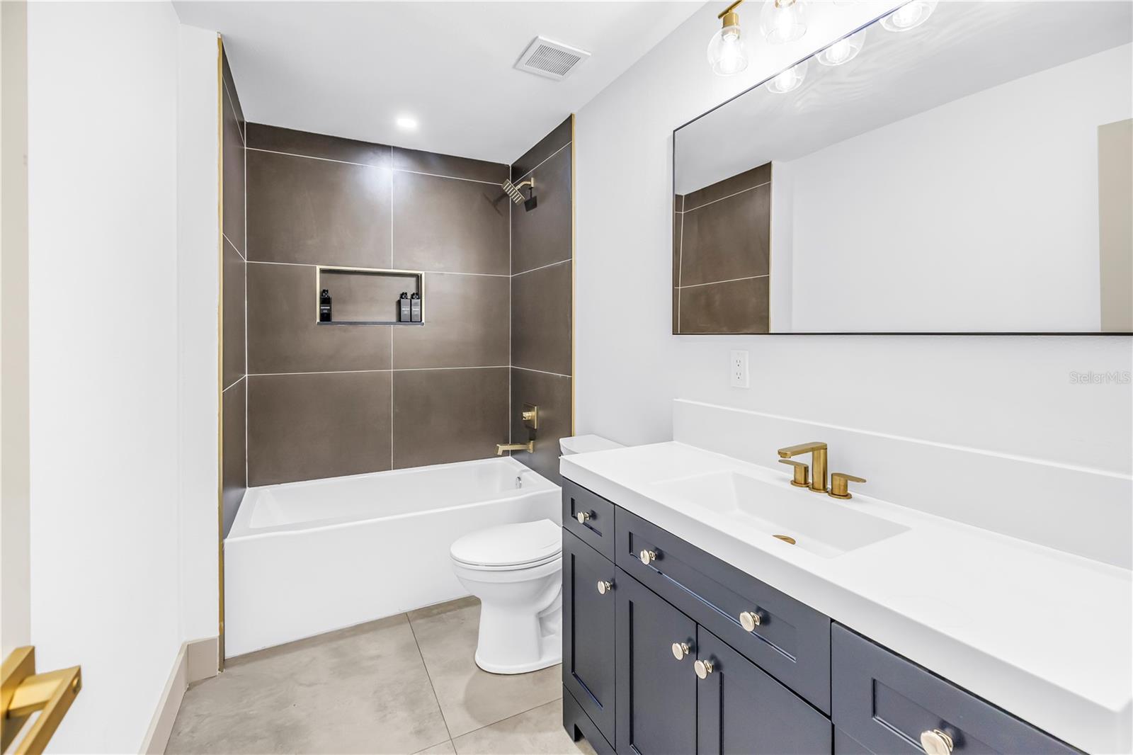 1116 N RIVERHILLS DR — photo 41