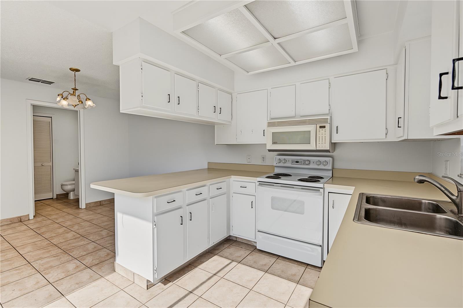 8119 OAK TRACE WAY #C — photo 11