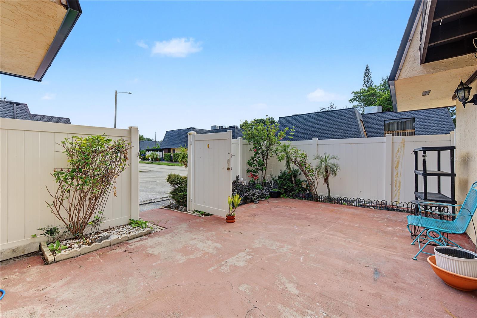 8119 OAK TRACE WAY #C — photo 23