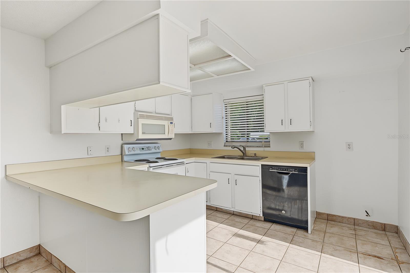 8119 OAK TRACE WAY #C — photo 8