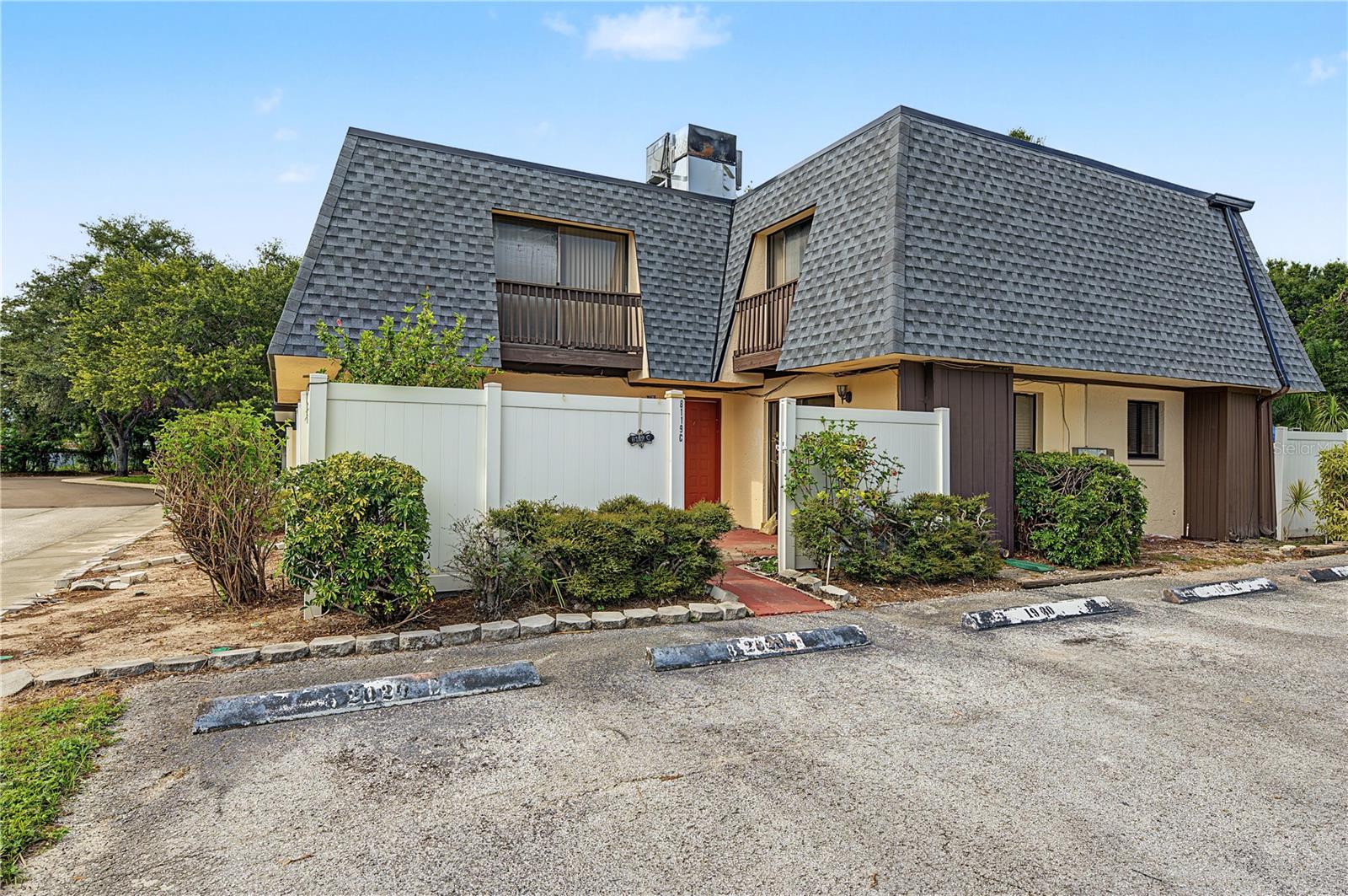 8119 OAK TRACE WAY #C — photo 28