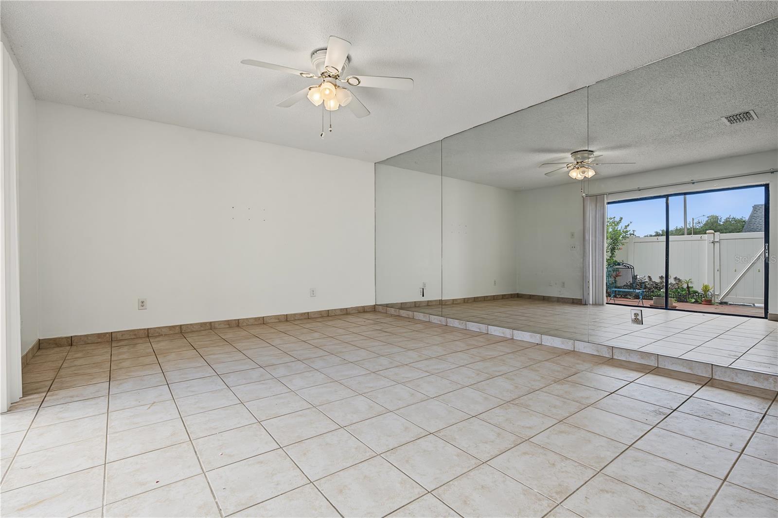 8119 OAK TRACE WAY #C — photo 4