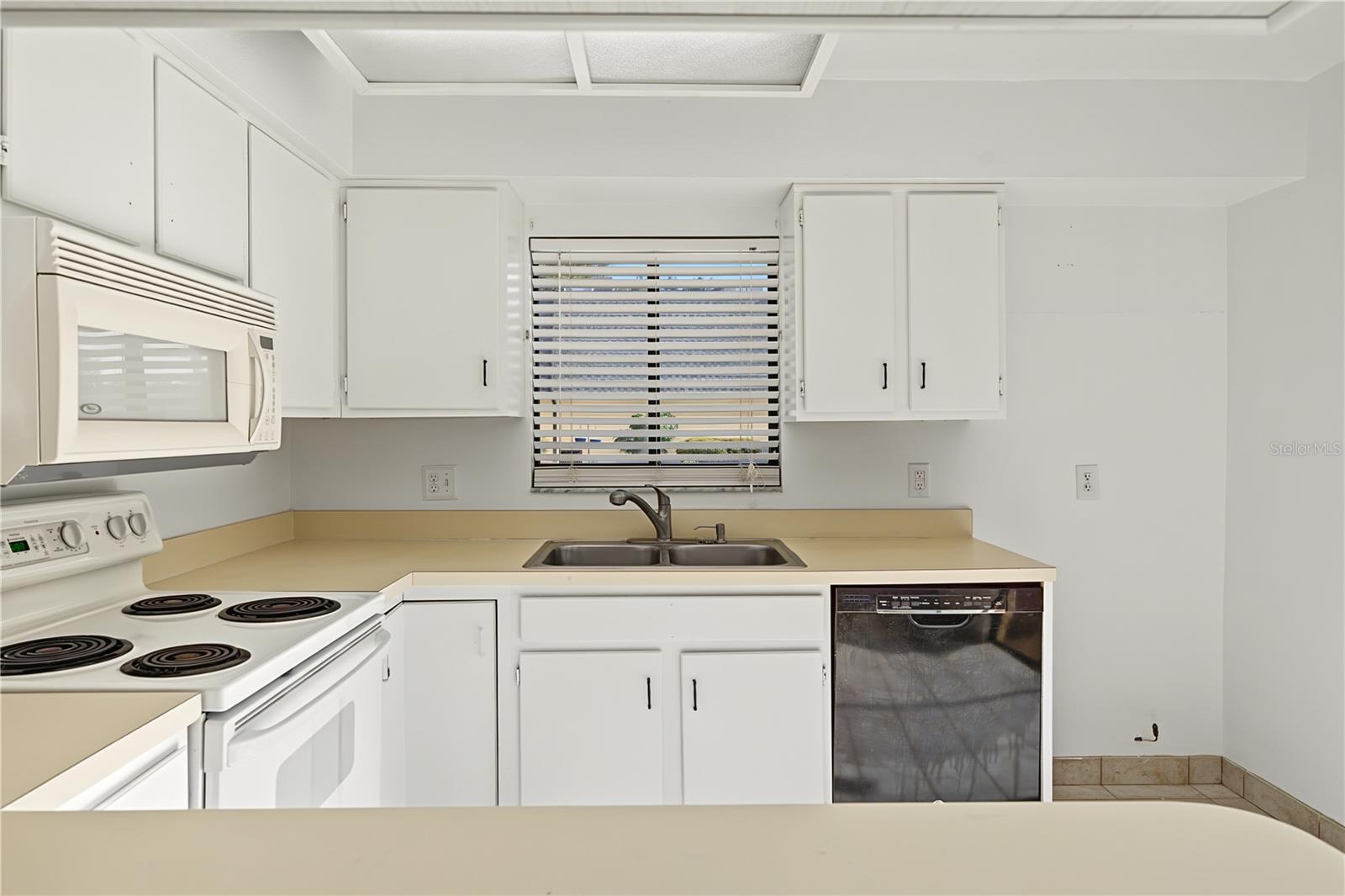 8119 OAK TRACE WAY #C — photo 12