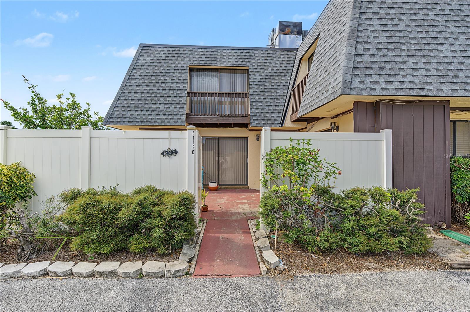 8119 OAK TRACE WAY #C — photo 25