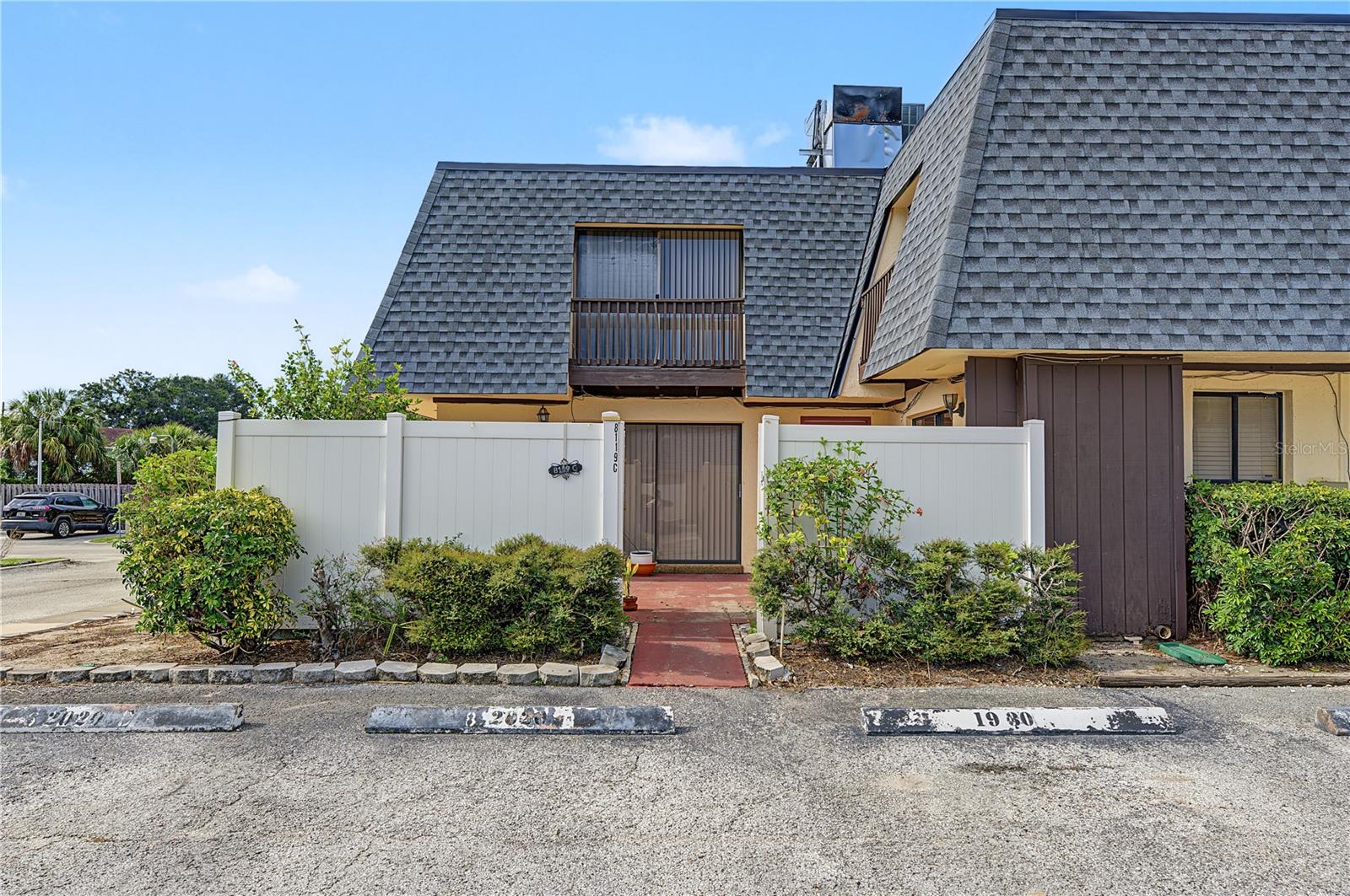 8119 OAK TRACE WAY #C — photo 27