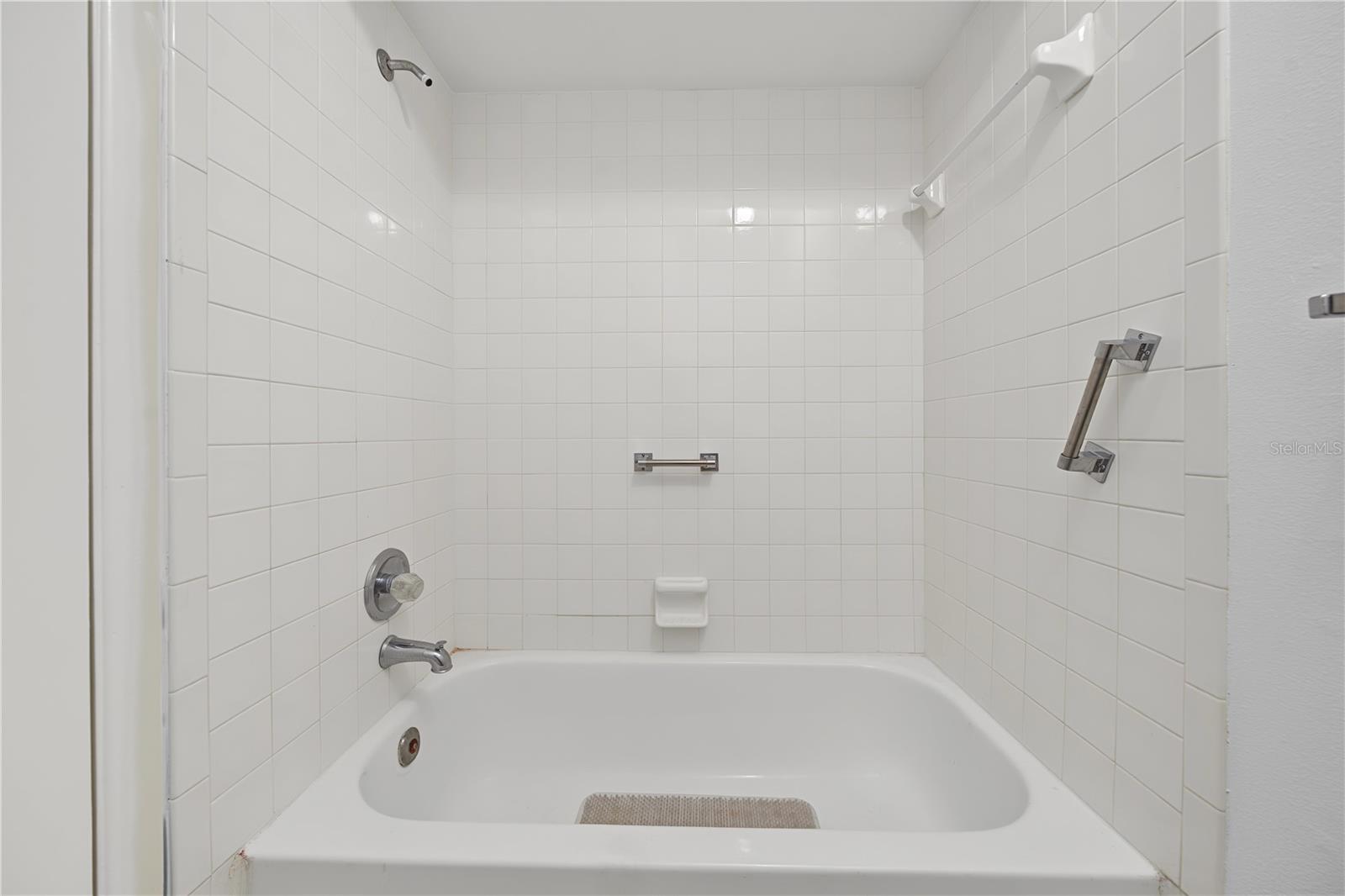 8119 OAK TRACE WAY #C — photo 19