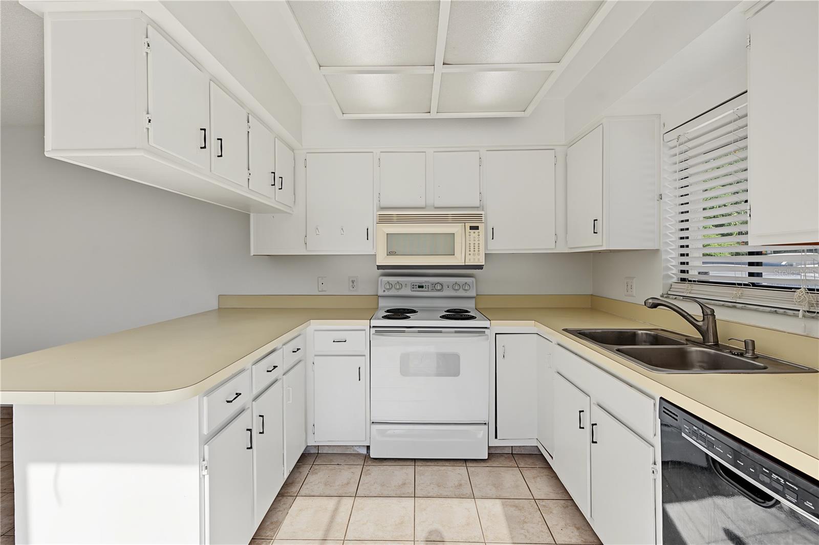 8119 OAK TRACE WAY #C — photo 10
